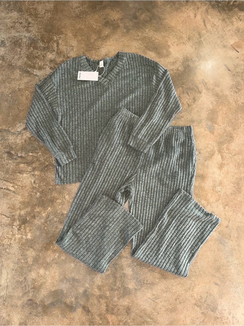 RUMIA NWT Olive Green Ribbed 2 Piece Lounge Set Cozy Travel Matching Set L